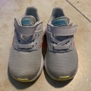 ADIDAS DURAMO GIRLS' RUNNING SHOE (SIZE: 5K)